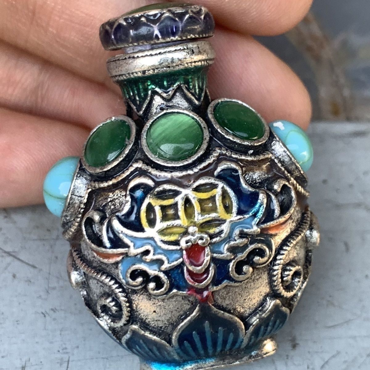 Vintage Cloisonne Bronze Snuff - Vintage Collectible Bottles recension och pris