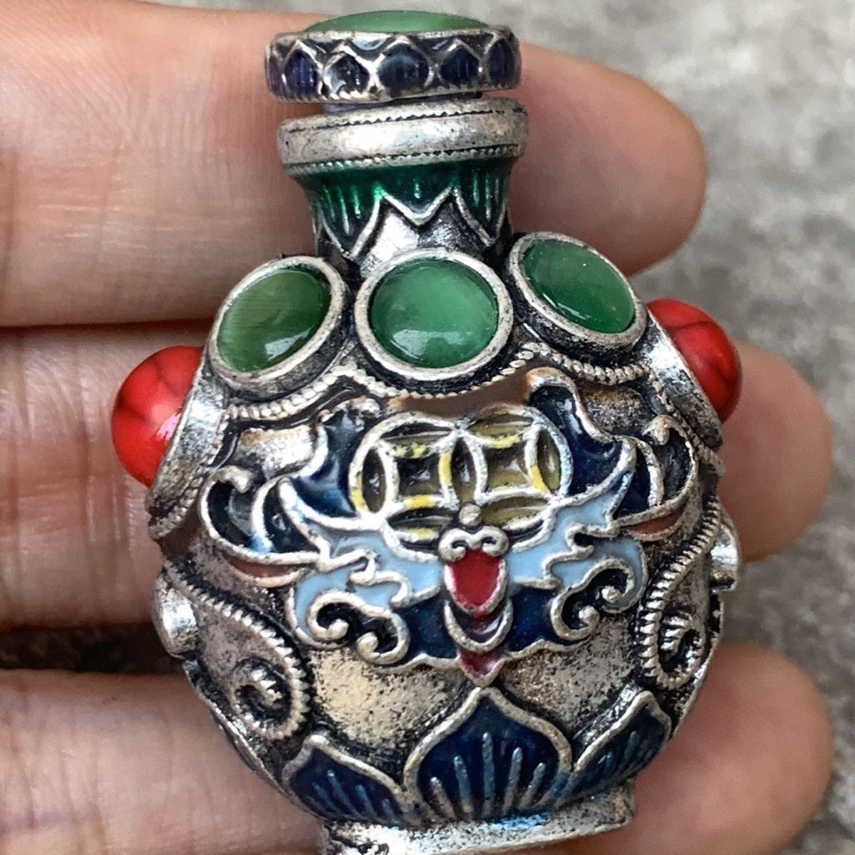 Vintage Cloisonne Bronze Snuff - Vintage Collectible Bottles recension och pris